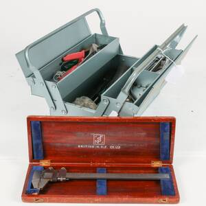 VERKTYGSLÅDA med div