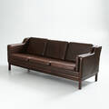 Soffa i mörkbrun skinnklädsel Danmark
