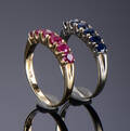 To vintage ringe af 18 kt. guld med rubiner og safirer. 2