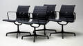 Charles Eames. Sæt på fire armstole, model EA-107  Black 4  Denne vare er sat til omsalg under nyt varenummer 4175366