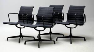 Charles Eames. Sæt på fire armstole, model EA-107 Black 4 Denne vare er sat til omsalg under nyt varenummer 4175366