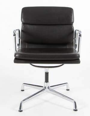 Charles Eames. Soft Pad armstol, model EA-208