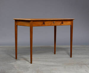 H. J. Wegner. Dameskrivebord i egetræ, model RY 32