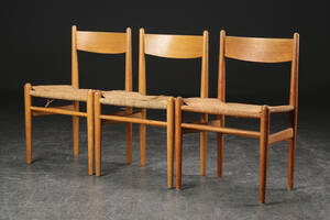 Hans J. Wegner. Tre stole af egetræ, model CH36 3