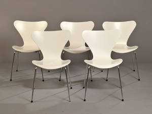 Arne Jacobsen 1901-1971. Fem stole, model 31017 5