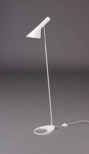 Arne Jacobsen. AJ standerlampe, hvidlakeret