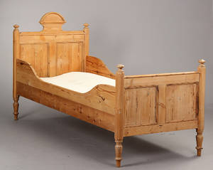 Seng af fyrretræ. 1900-tallets første halvdel