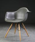 Charles Eames. Armstol, model DAR 