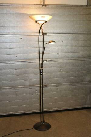 GOLVLAMPA UPLIGHT