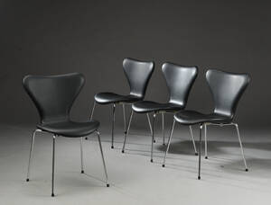 Arne Jacobsen. Fire stole Syveren, model 3107, fuldpolstret sort læder 4