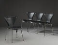 Arne Jacobsen. Fire stole Syveren, model 3107, forsidepolstret sort læder 4