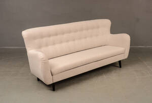 Soffa, 3-sits, textil klädsel i beige med svarta ben Denna vara har satts till omförsäljning under nytt varunummer4374117