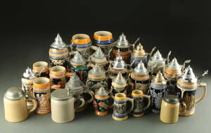 Samling lågkrus og krus af fajance 26