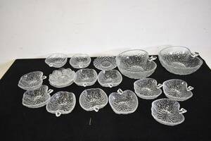 Glasskålar äppelhalvor, längsta mått 15 cm