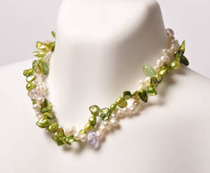 Collier med hvide ferskvands kulturperler mm.