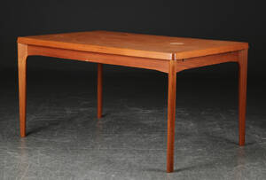 Henning Kjærnulf. Spisebord af teak med hollandsk udtræk Denne vare er sat til omsalg under nyt varenummer 4525016
