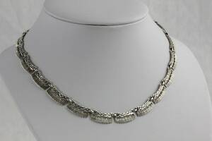 Halsband