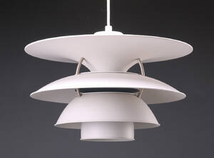 Poul Henningsen. Charlottenborg pendel  Denne vare er sat til omsalg under nyt varenummer 4353778