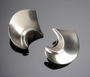 Hans Hansen for Georg Jensen. Par øreclips 2