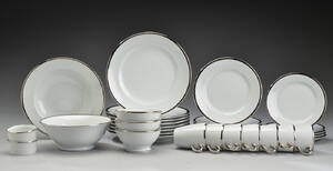 Pillivuyt. Stel af porcelæn 32