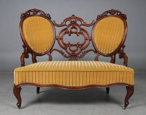 To personers medaljonsofa i mahogni. Ca. 1860