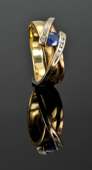Guy Laroche. Safir og brillantring