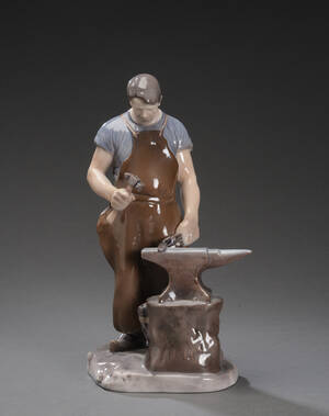 Bing  Grøndahl. Figur Smeden. af porcelæn