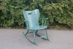 Gungstol, mindre modell i grönmålat trä