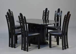 Spisebord med marmor plade, samt seks stole af sortlakeret træ. 7