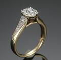 Brillantring af 8 kt. guld, ca. 0.39 ct.
