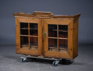 Tobaksskab af egetræ, ca. 1800tallet