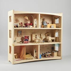 Dockskåp, med inredning. Bredd 62