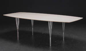 Snedkermester Lau Lauritsen f. 1975. Bådformet spisebord. Sæbebehandlet Ahorn