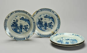 Sæt på fire tallerkener, to dybe og to flade, af fajance 4