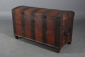 Barok kiste af egetræ, 18. årh.
