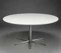 Arne Jacobsen. Cirkulært spisebord