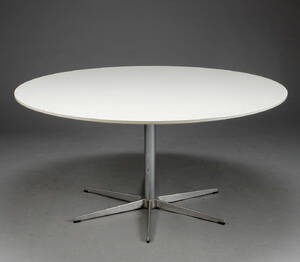 Arne Jacobsen. Cirkulært spisebord