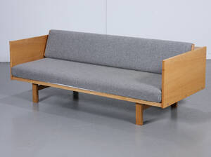 Hans J. Wegner. Daybedsovesofa, egetræ