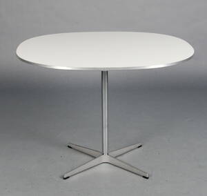 Arne Jacobsen  Piet Hein, cafébord  Denne vare er sat til omsalg under nyt varenummer 4948622