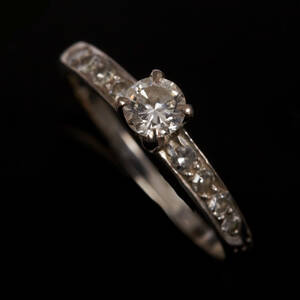 Ring vitguld diamanter