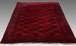 Turkmensk tæppe. 340 x 230 cm.