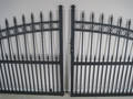 Stor dobbeltlåget port ca. 5,22 mtr. i sortlakeret aluminium. 3
