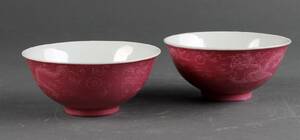 To kinesiske skåle af porcelæn