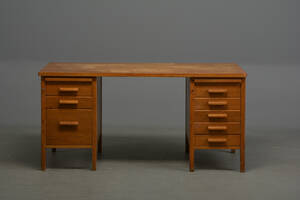 Skrivebord af egetræ, 1900-tallets 1. halvdel