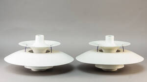 Poul Henningsen. Par PH5 pendler. 2