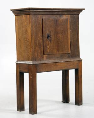 Skab af egetræ, 1800-tallet