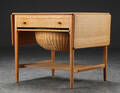 Hans J. Wegner. Sybord, egetræ, model AT-33 