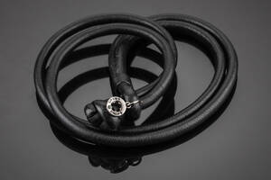 Ole Lynggaard. Sweet Drops armbånd af sort læder.