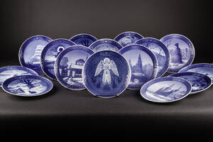 Royal Copenhagen. Samling platter af porcelæn 17