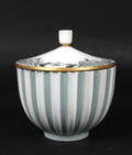 Lyngby Porcelæn. Rillet lågskål, H. 16 cm 